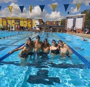 Tugas swimmers