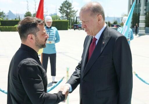 Turkish President Recep Tayyip Erdogan welcomes Ukrainian President Volodymyr Zelensky in Ankara