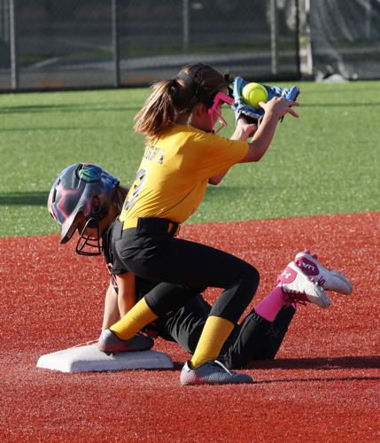 B DIV SEMIFINAL Torna catches throw W Roberts safe.jpg